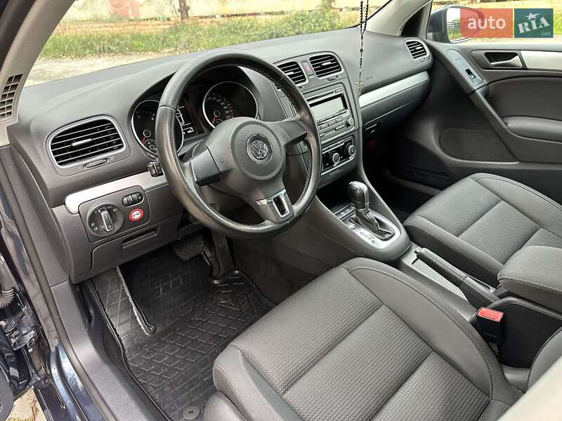Хетчбек Volkswagen Golf 2011 в Стрию