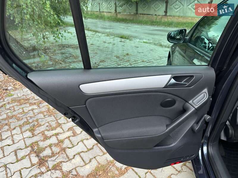 Хетчбек Volkswagen Golf 2011 в Стрию