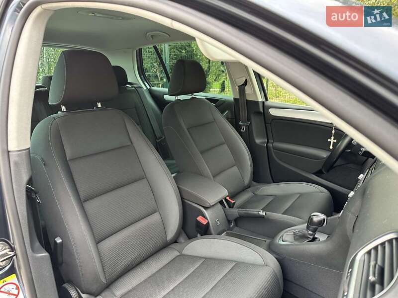 Хетчбек Volkswagen Golf 2011 в Стрию