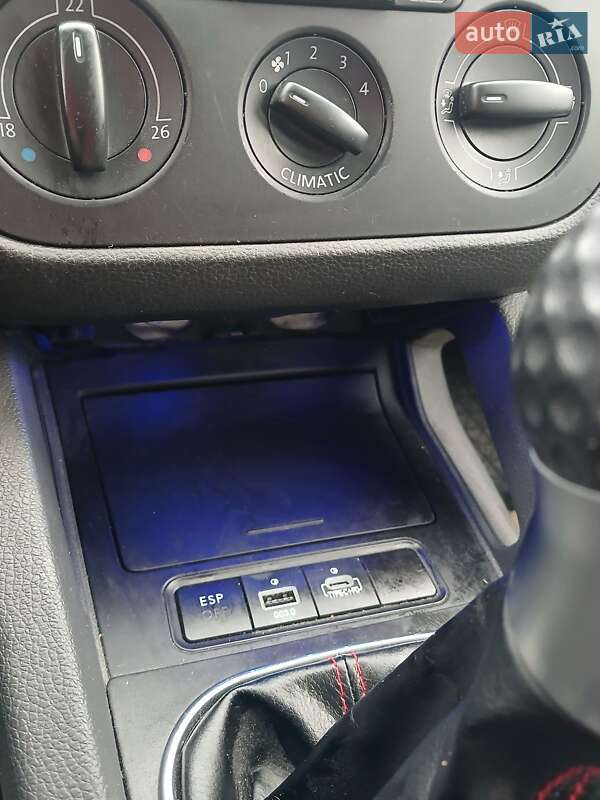 Хетчбек Volkswagen Golf 2006 в Тернополі