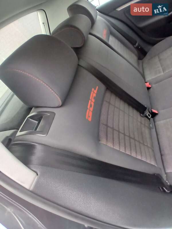 Хетчбек Volkswagen Golf 2006 в Тернополі