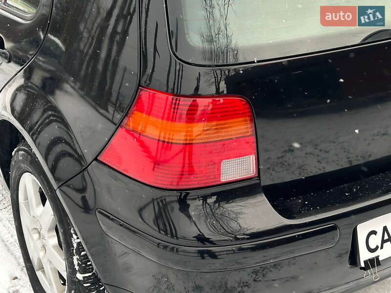 Хетчбек Volkswagen Golf 2000 в Стрию