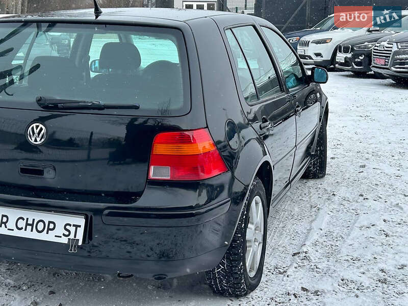 Хетчбек Volkswagen Golf 2000 в Стрию
