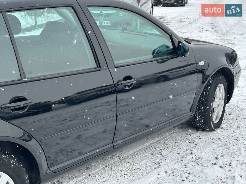 Хетчбек Volkswagen Golf 2000 в Стрию
