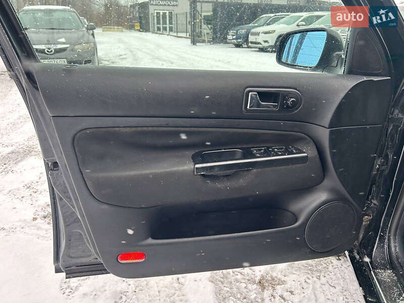 Хетчбек Volkswagen Golf 2000 в Стрию