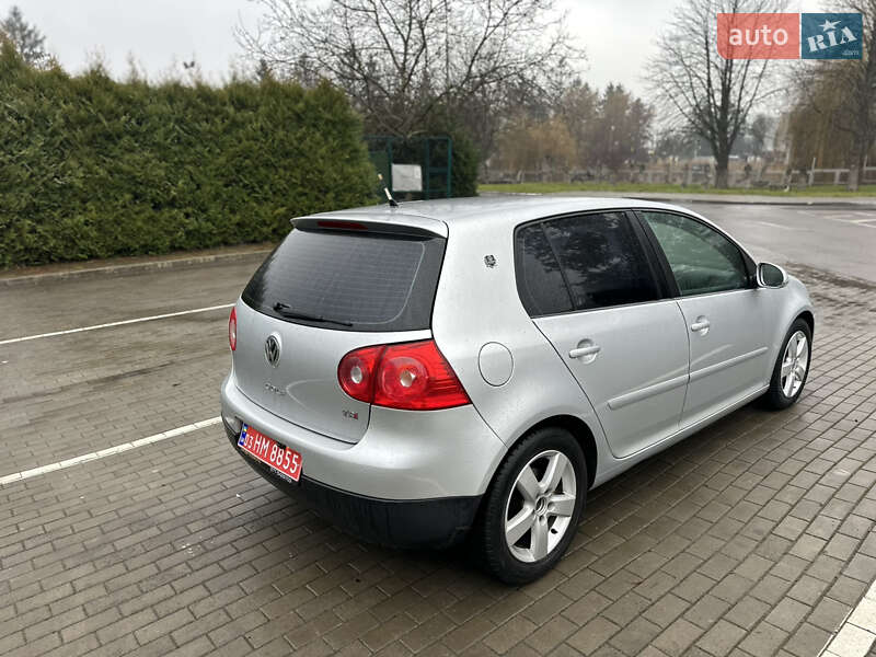 Хетчбек Volkswagen Golf 2006 в Луцьку