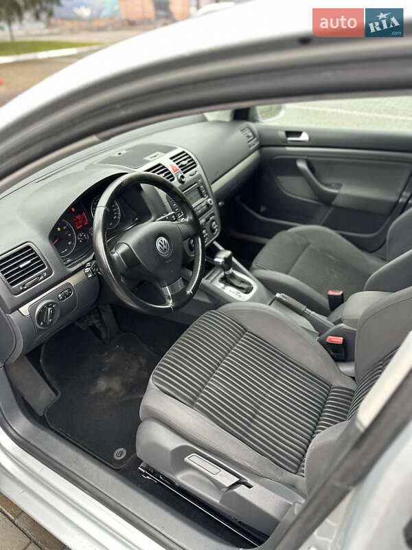 Хетчбек Volkswagen Golf 2006 в Луцьку