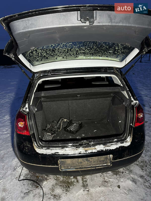 Хетчбек Volkswagen Golf 2008 в Луцьку