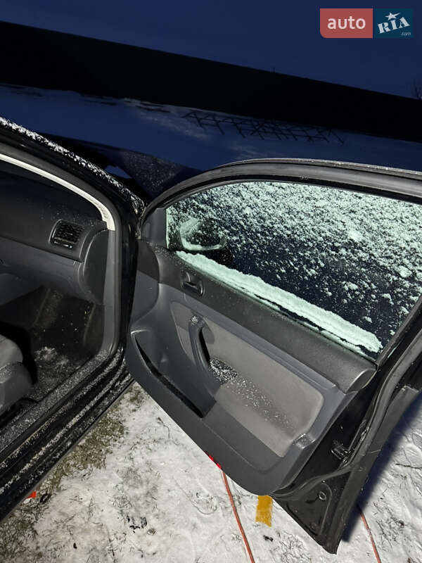 Хетчбек Volkswagen Golf 2008 в Луцьку