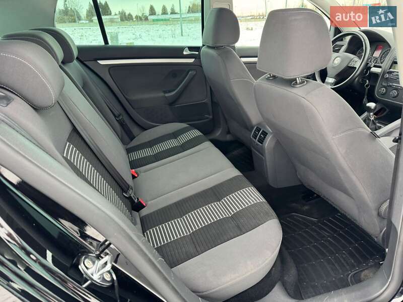 Хетчбек Volkswagen Golf 2008 в Львові