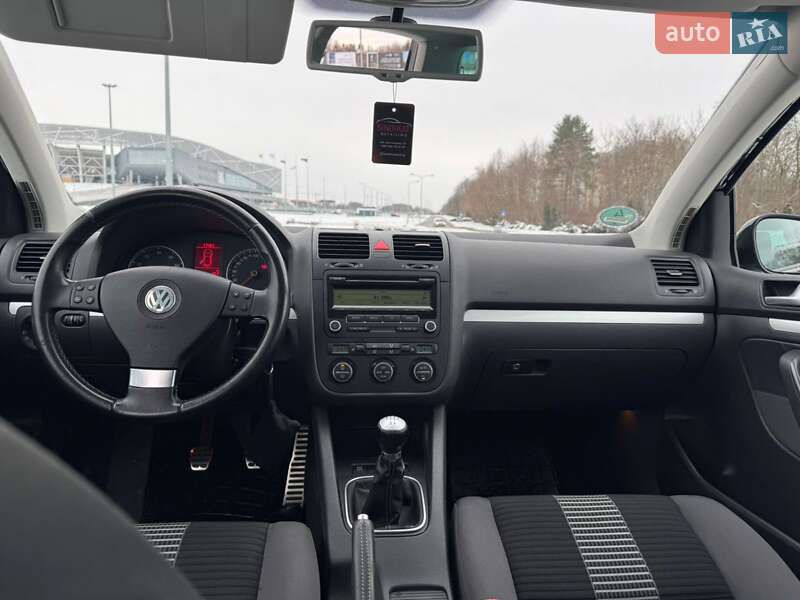 Хетчбек Volkswagen Golf 2008 в Львові