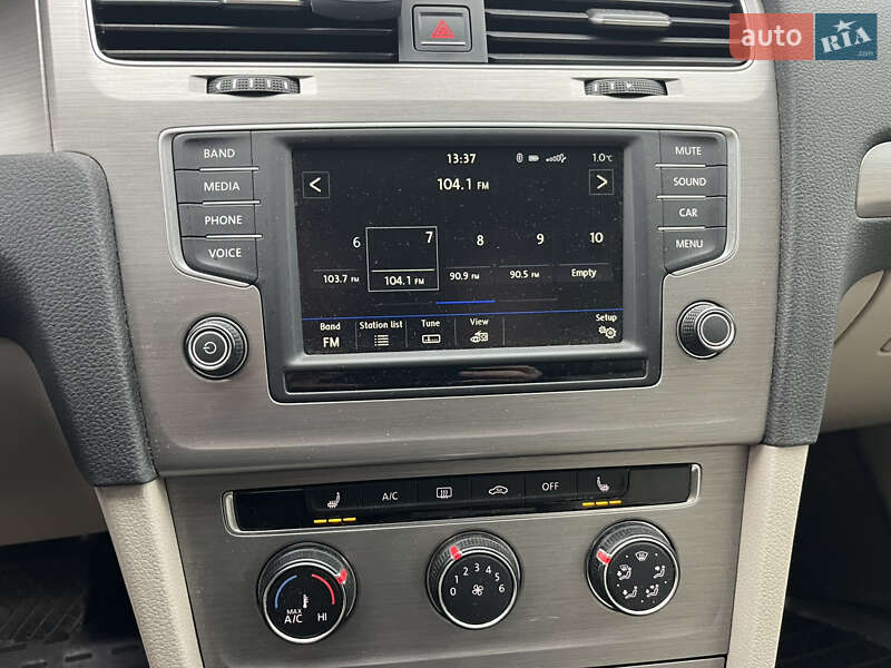 Хетчбек Volkswagen Golf 2017 в Вінниці