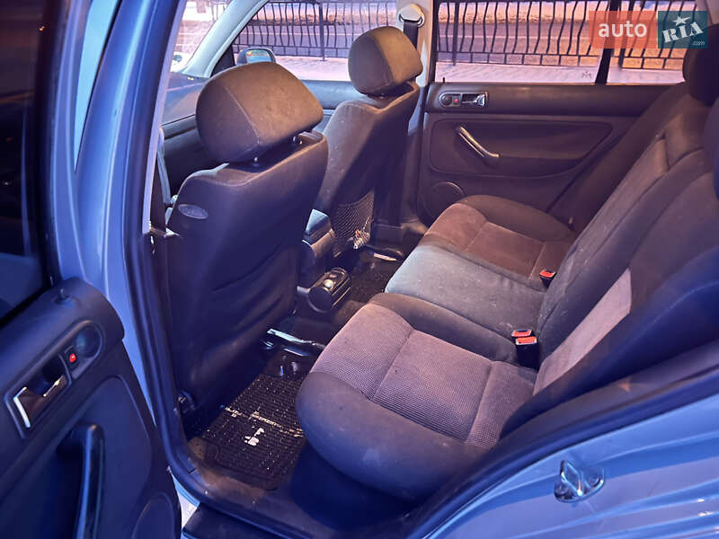 Хэтчбек Volkswagen Golf 1998 в Харькове