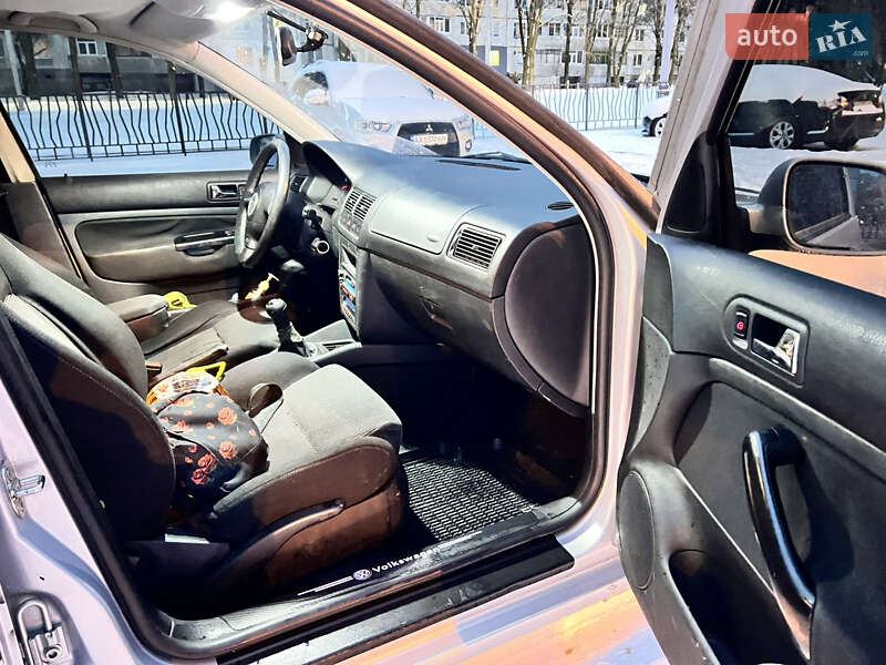 Хэтчбек Volkswagen Golf 1998 в Харькове