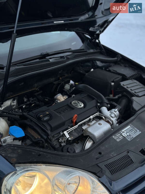 Хетчбек Volkswagen Golf 2008 в Луцьку