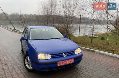 Хэтчбек Volkswagen Golf 2001 в Борщеве