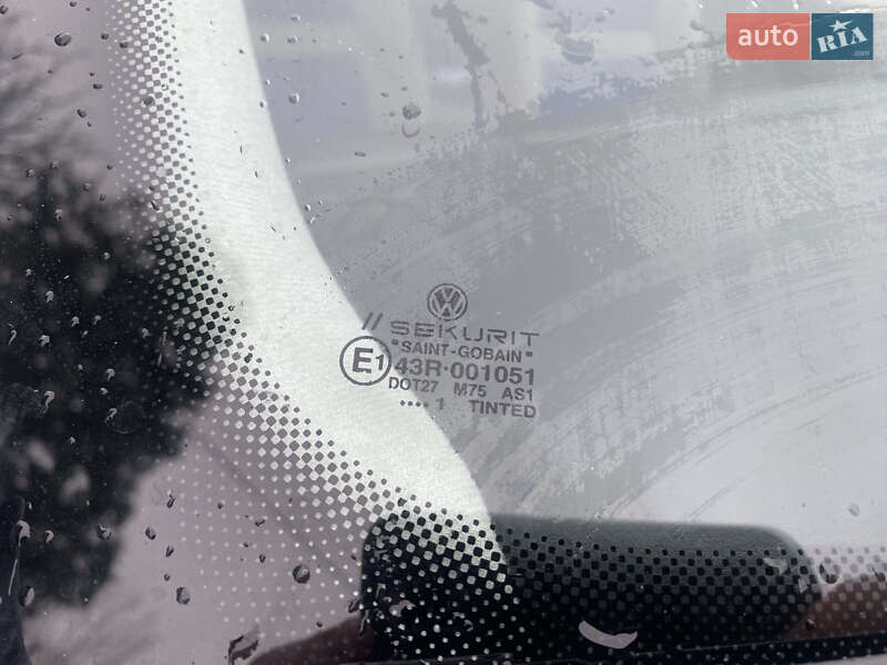 Хэтчбек Volkswagen Golf 2001 в Борщеве