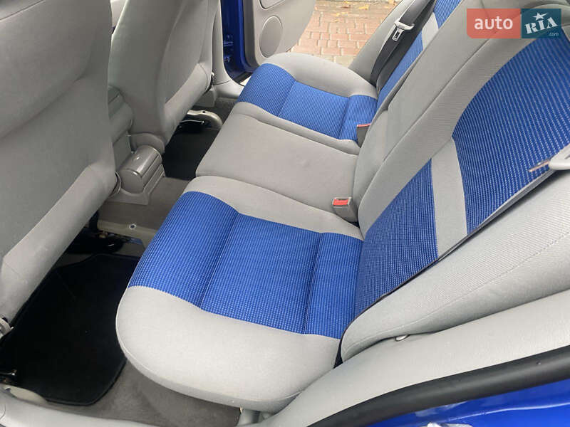 Хэтчбек Volkswagen Golf 2001 в Борщеве