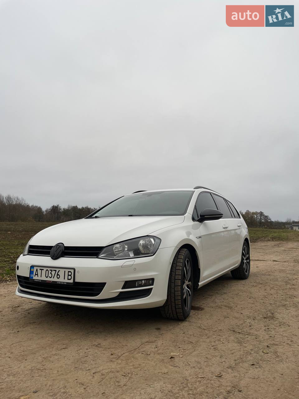 Перший власник в Україні, авто в моєму користуванні більше двох років, приганялося з Німеччини. 

Авто з гарною комплектацією, зручні сидіння з підігрівом, двохзонний клімат контроль, панорама, люк, підігріви та складання дзеркал, датчики світла та дощу, парктроніки 360 (автоматичне паркування), електронний ручнік та авто холд, старт стоп, розетки в багажнику, повний привід. 

Машина повнісю не фарбована та без дтп. 100% чесний пробіг. Два ключа та два комплекти коліс на хорошій резині.
Гарний двигун, дуже економний. 

За будь якою інформацією телефонуйте, продаж не спішний.
+********** 