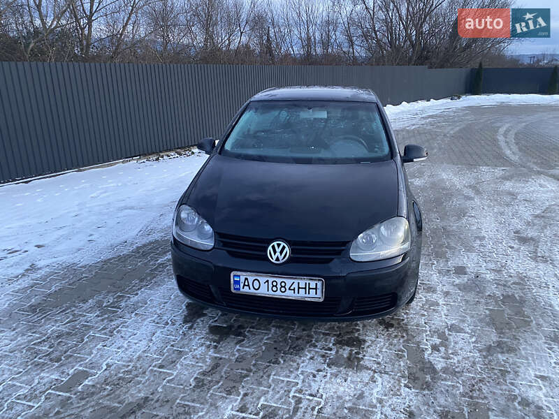 Хэтчбек Volkswagen Golf 2004 в Иршаве