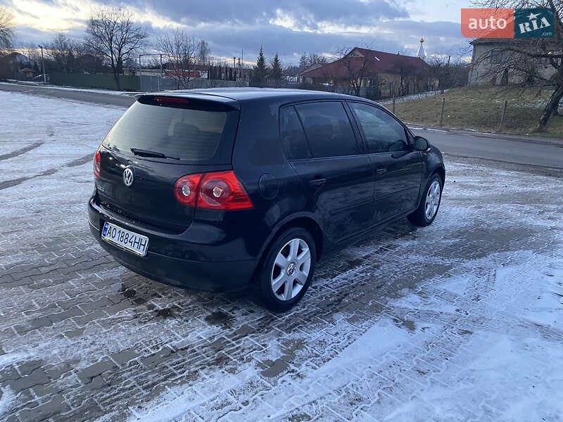 Хэтчбек Volkswagen Golf 2004 в Иршаве