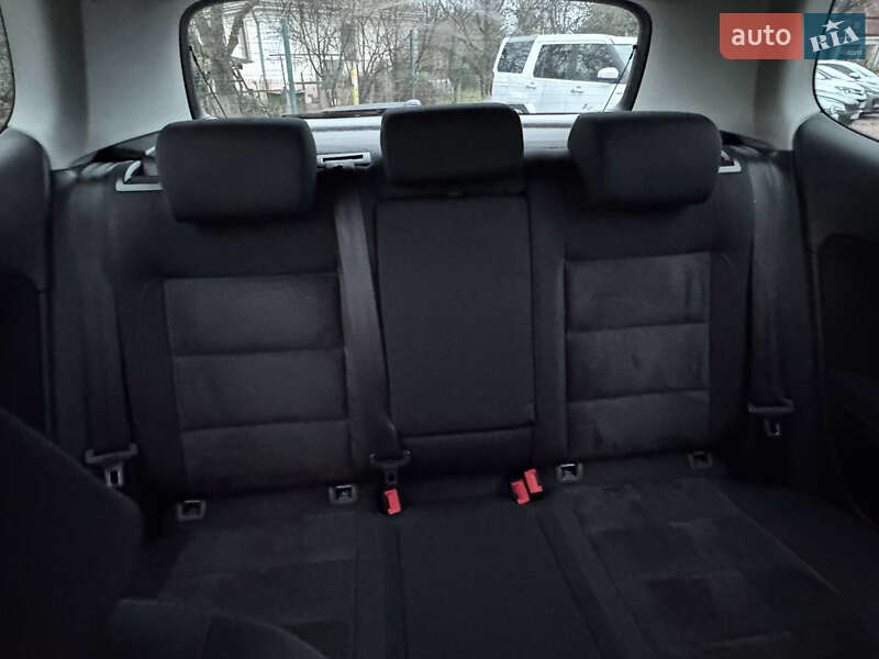 Хетчбек Volkswagen Golf 2010 в Дрогобичі