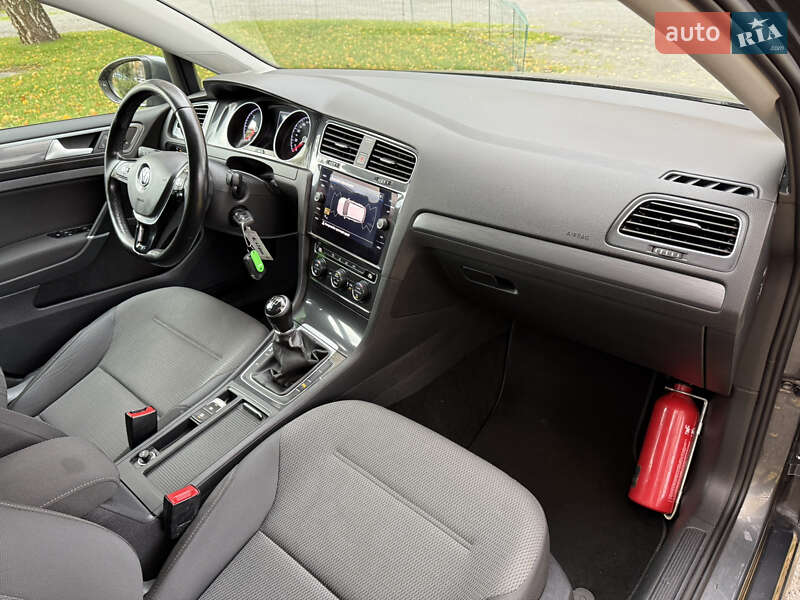 Універсал Volkswagen Golf 2018 в Хмельницькому