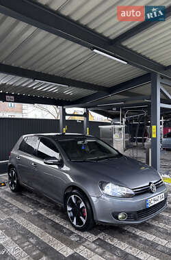 Хэтчбек Volkswagen Golf 2011 в Львове
