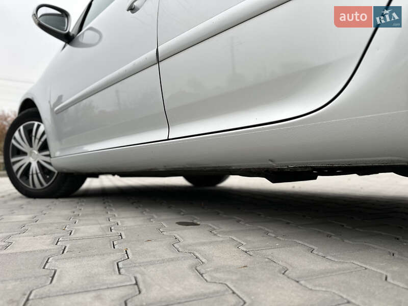 Хэтчбек Volkswagen Golf 2008 в Дунаевцах