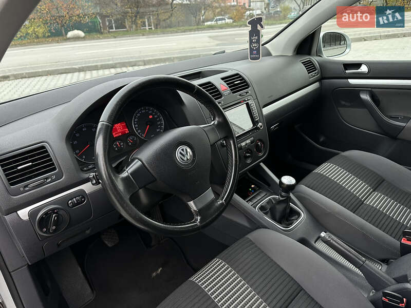 Хэтчбек Volkswagen Golf 2008 в Дунаевцах