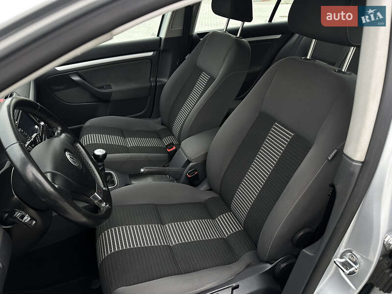 Хэтчбек Volkswagen Golf 2008 в Дунаевцах