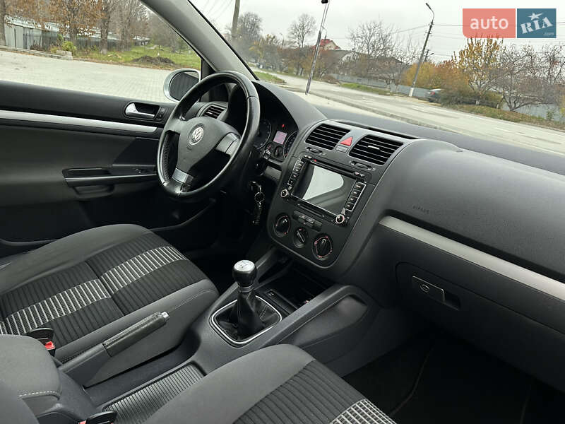 Хэтчбек Volkswagen Golf 2008 в Дунаевцах