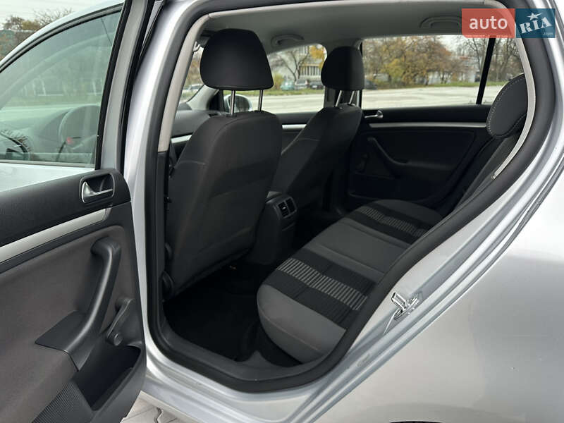 Хэтчбек Volkswagen Golf 2008 в Дунаевцах