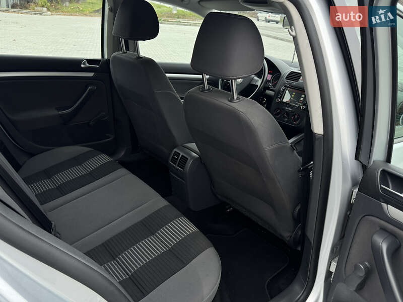 Хэтчбек Volkswagen Golf 2008 в Дунаевцах