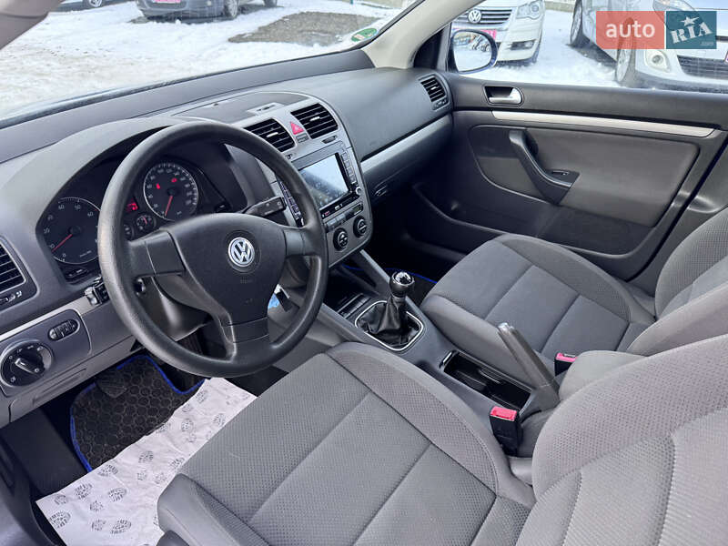 Хетчбек Volkswagen Golf 2007 в Звенигородці