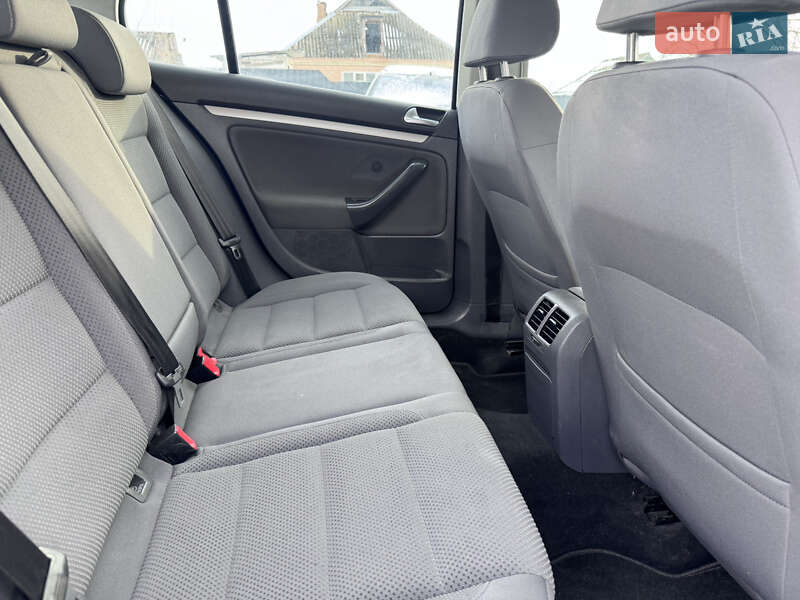 Хетчбек Volkswagen Golf 2007 в Звенигородці