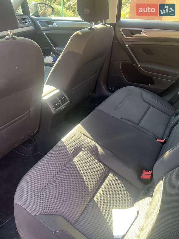 Хетчбек Volkswagen Golf 2017 в Києві