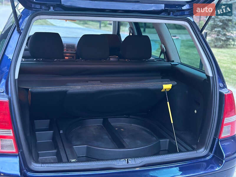 Універсал Volkswagen Golf 2004 в Бершаді