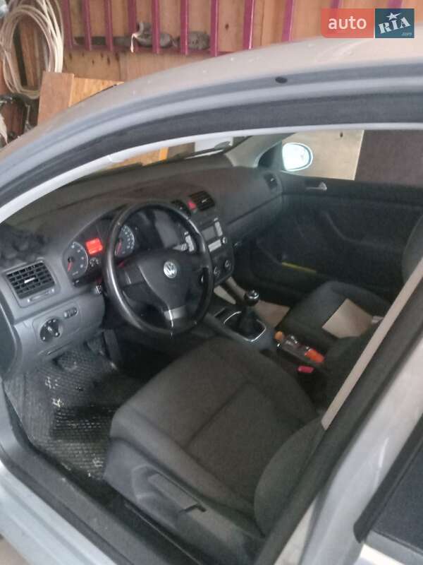 Хэтчбек Volkswagen Golf 2007 в Луцке