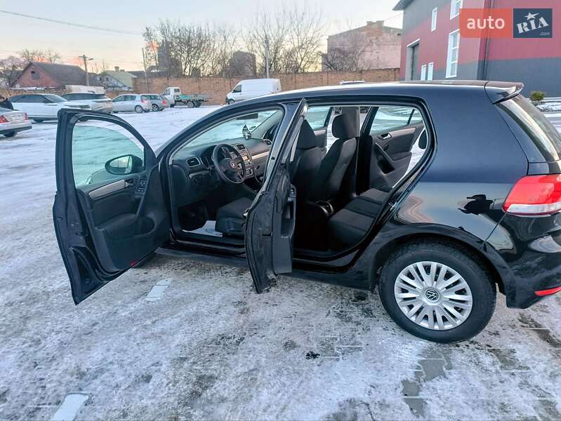 Хэтчбек Volkswagen Golf 2009 в Дубно