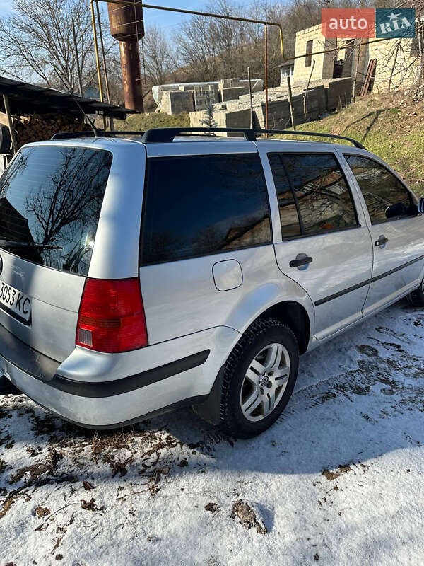 Универсал Volkswagen Golf 2000 в Могилев-Подольске