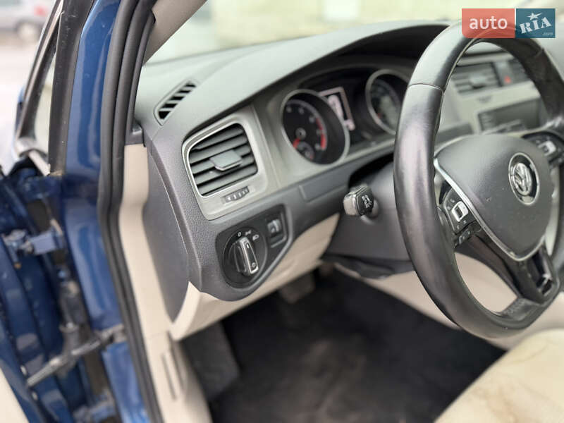 Хэтчбек Volkswagen Golf 2015 в Луцке