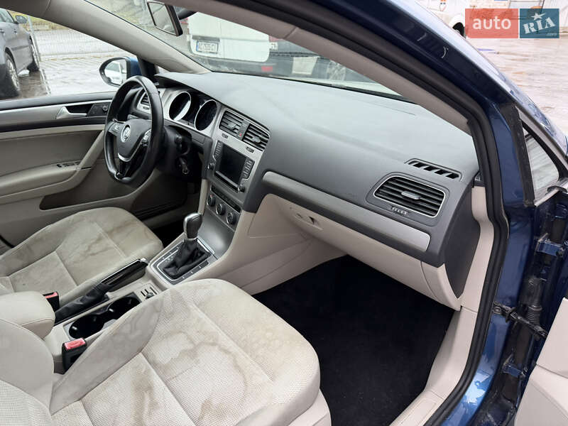 Хэтчбек Volkswagen Golf 2015 в Луцке