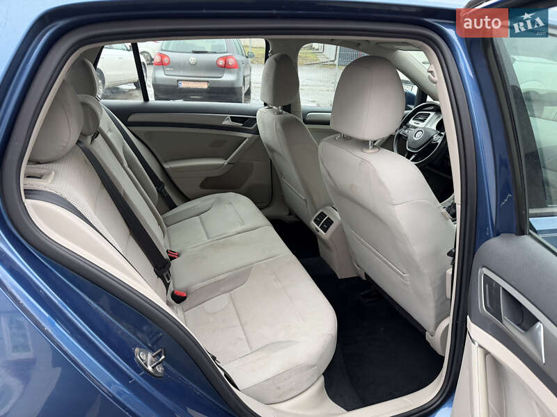 Хэтчбек Volkswagen Golf 2015 в Луцке