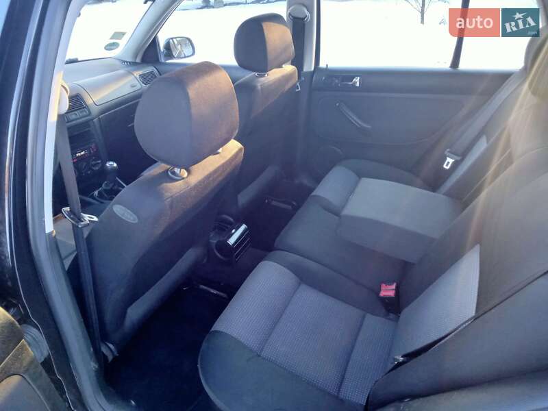 Хетчбек Volkswagen Golf 2003 в Тернополі