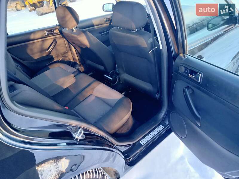 Хетчбек Volkswagen Golf 2003 в Тернополі