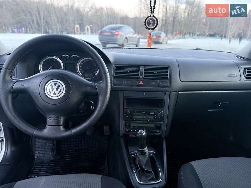 Универсал Volkswagen Golf 2003 в Ровно