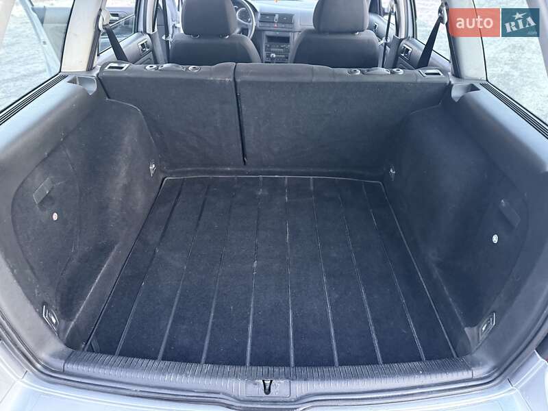 Универсал Volkswagen Golf 2003 в Ровно