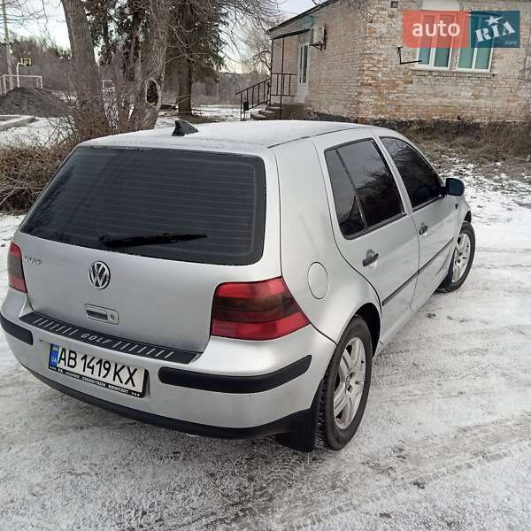 Хэтчбек Volkswagen Golf 2001 в Ладыжине