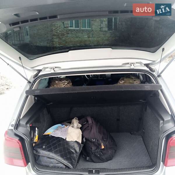 Хэтчбек Volkswagen Golf 2001 в Ладыжине